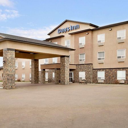 Days Inn By Wyndham Innisfail Экстерьер фото