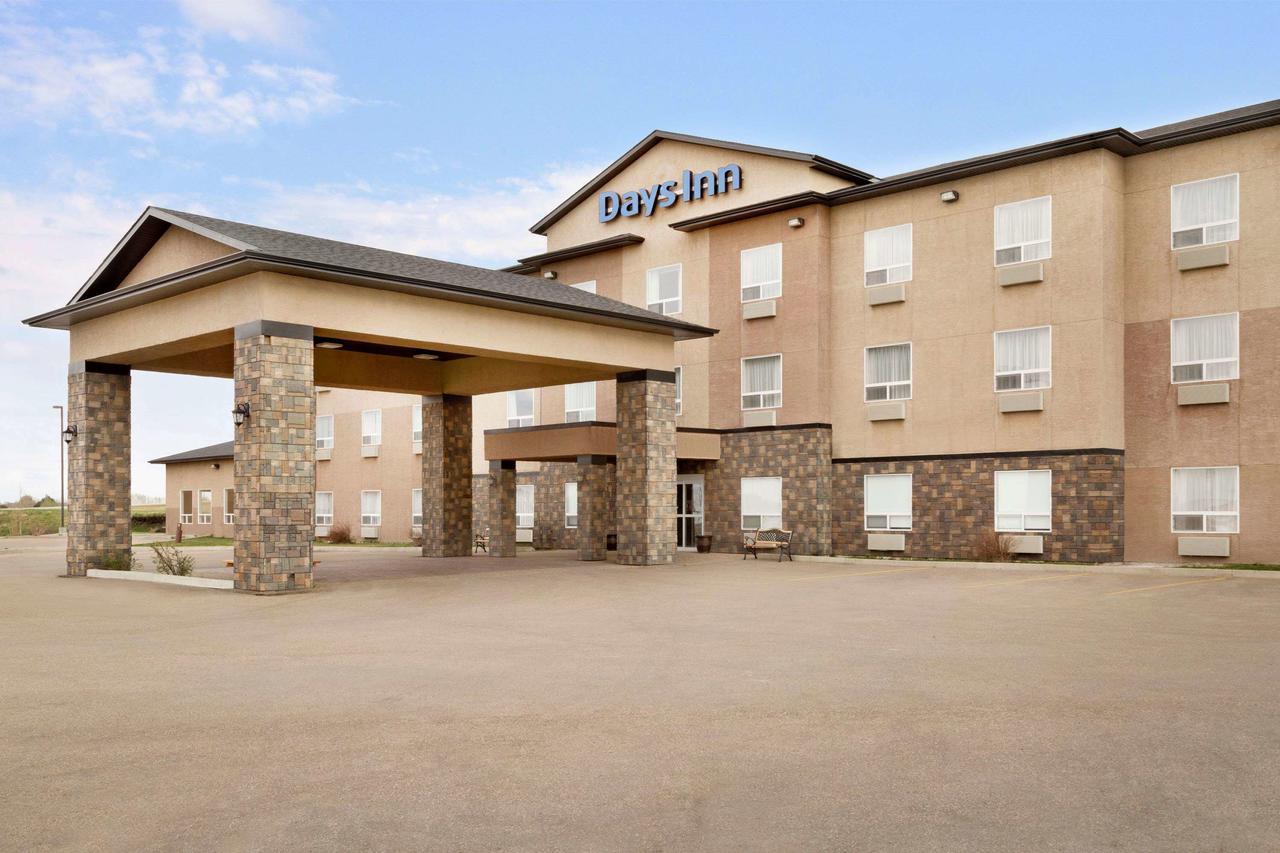 Days Inn By Wyndham Innisfail Экстерьер фото