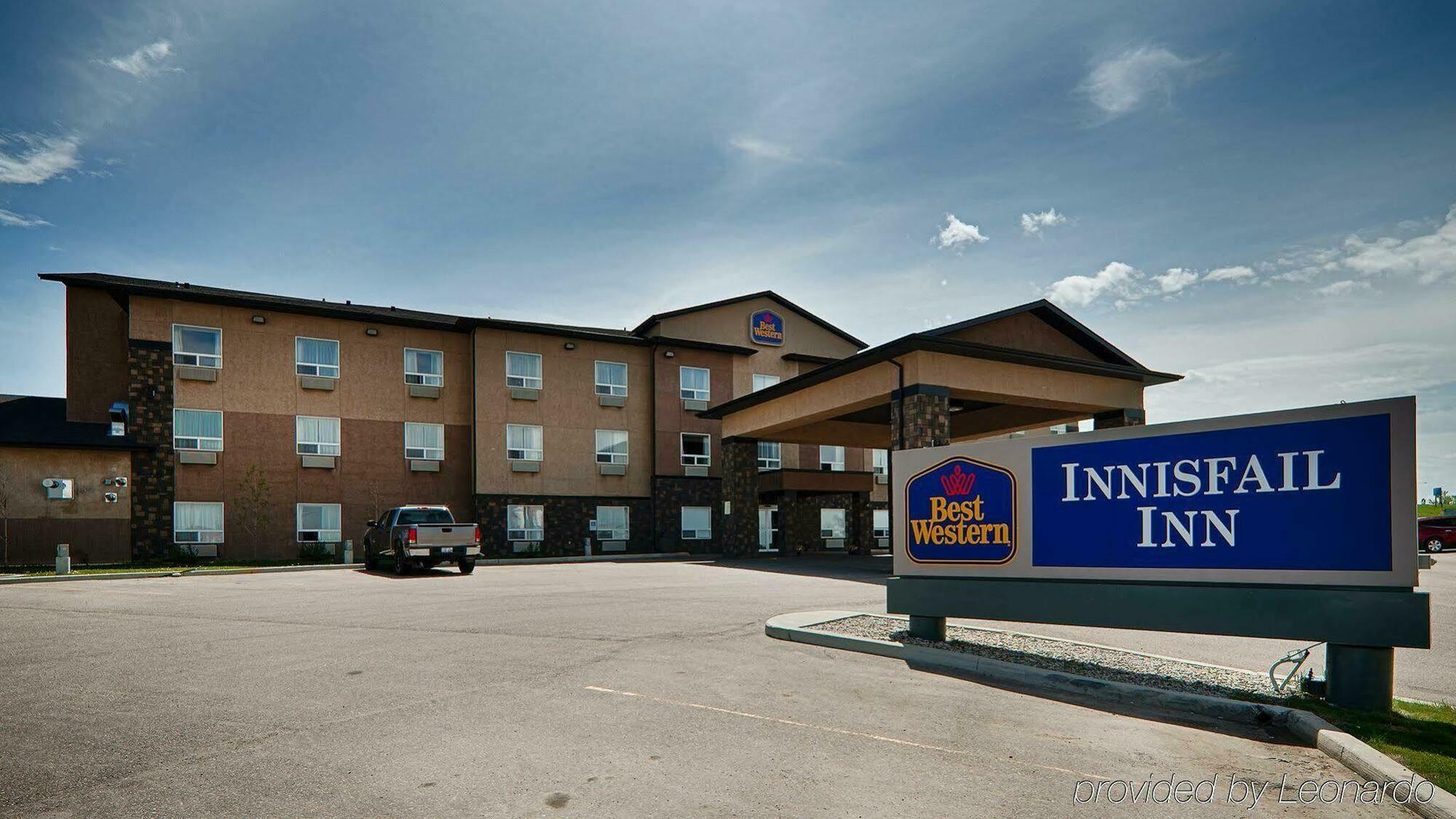 Days Inn By Wyndham Innisfail Экстерьер фото